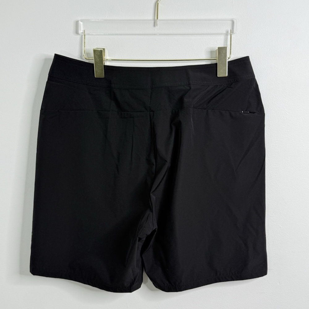 On Cloud Men’s Performance Hybrid 2in1 Running Short Blk M Gym Training Athletic - Picture 2 of 16